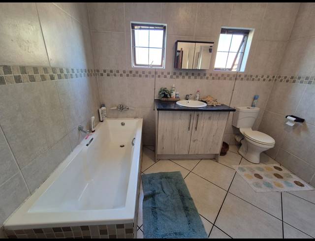 4 BEDROOM HOUSE FOR SALE IN ARDENWOLD SH